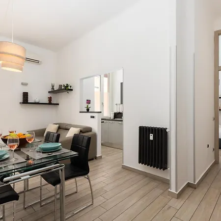 Apartment I Prime Location I Metro At Your Door, Duomo In 15 Min! Milan