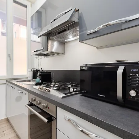 I Prime Location I Metro At Your Door, Duomo In 15 Min! * Milan